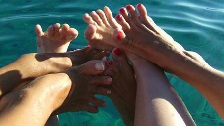 Как безболезненно убрать мозоли на ногах