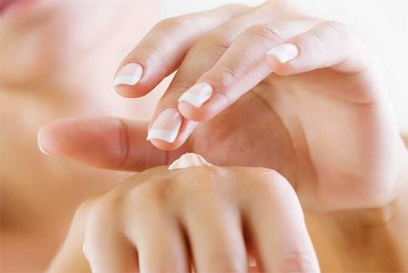 Крем для сухой кожи лица ― правила выбора