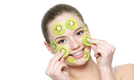 Маска для лица из киви мгновенно очистит и освежит кожу