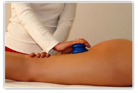 Антицеллюлитный массаж банками: техника выполнения (с видео)