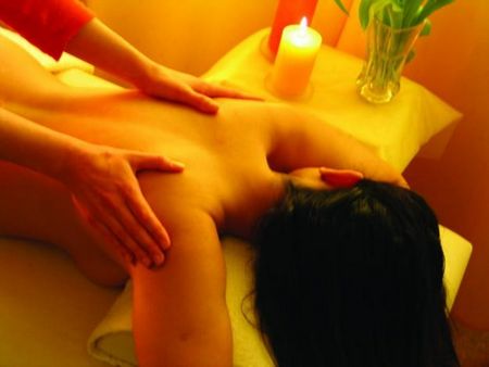 Как делать расслабляющий массаж: техника массажа спины Как делать расслабляющий массаж: техника массажа спины