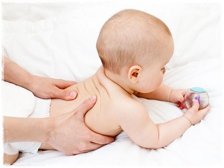 Когда новорожденным начинают делать массаж