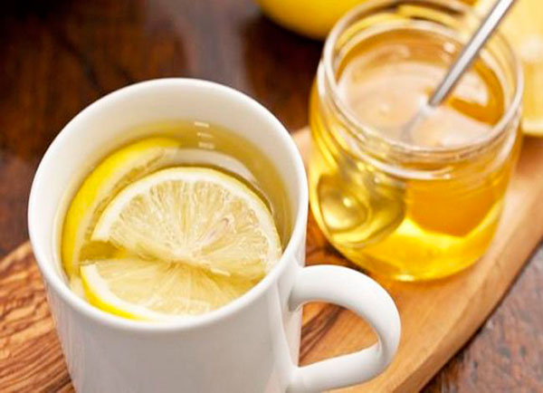 Стакан воды натощак по утрам: польза и вред для организма