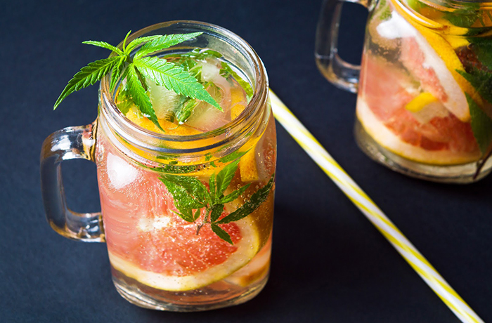 Летний напиток для похудения — детокс вода с грейпфрутом и мятой