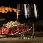 Испанцы создали диету, включающую в себя вино и хамон