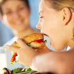 Ожирение у подростка может сказаться на его зарплате в будущем